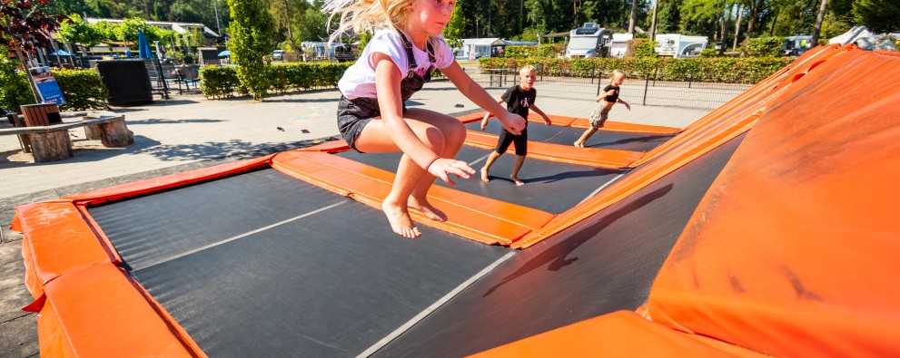 trampoline springen.jpg