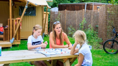 Spelletje spelen op vakantie.jpg