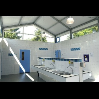Sanitair gebouw van binnen
