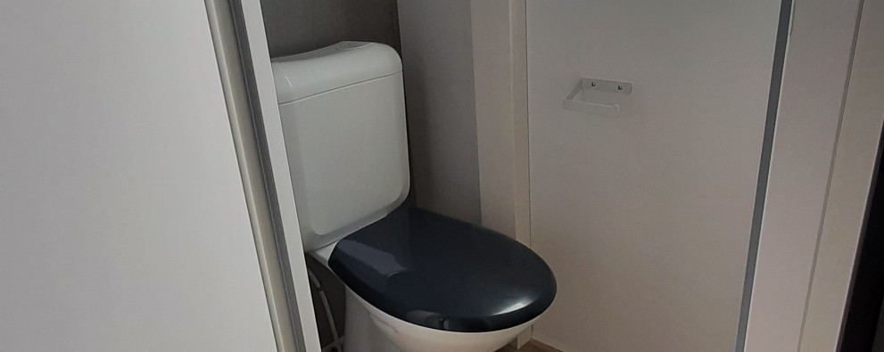Toilet.jpg