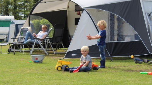 autovrije comfort kampeerplaats 52 - Camping de Zandhegge.JPG