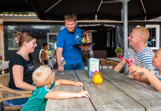 terras heggies drinken bedienen.jpg
