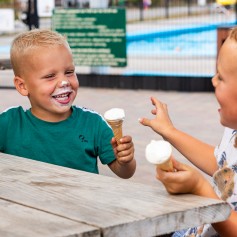 ijsje eten horeca terras.jpg