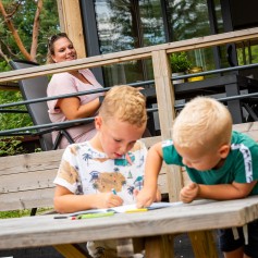 accommodatie kinderchalet kinderen kleuren.jpg